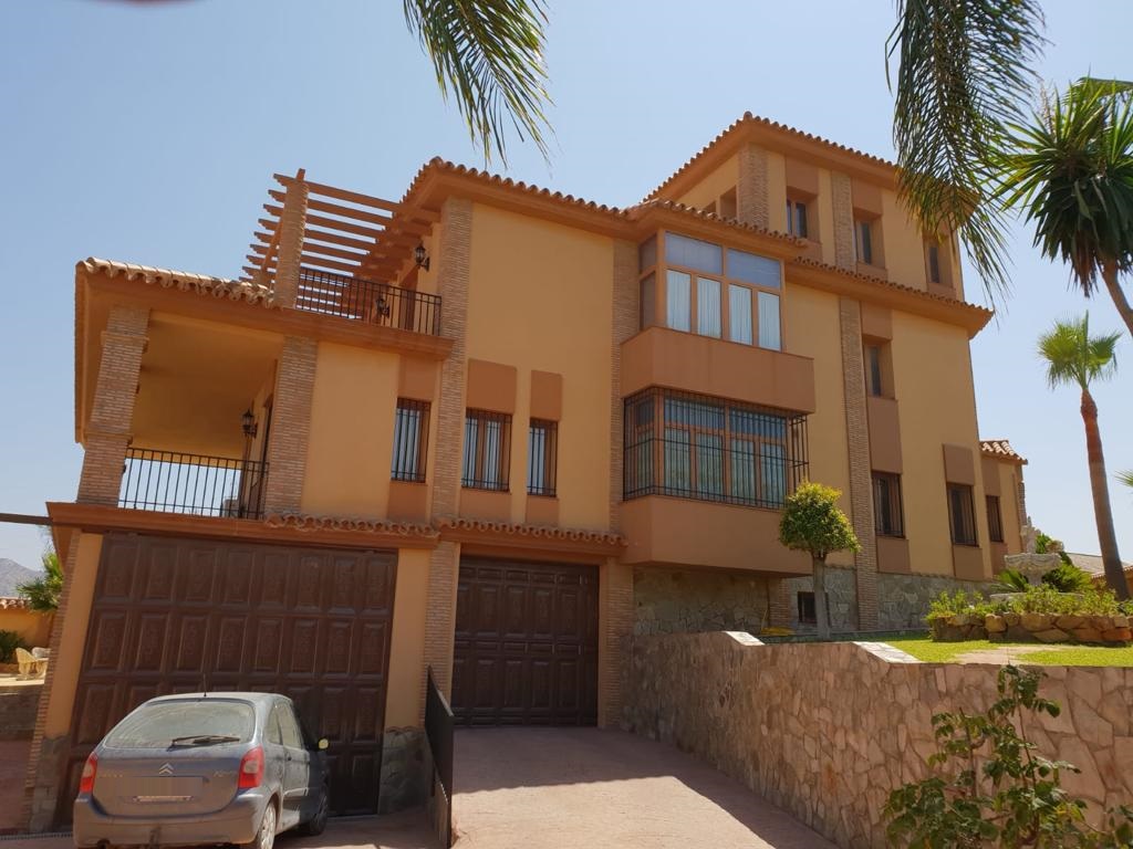 Villa for sale in Estación de Cártama