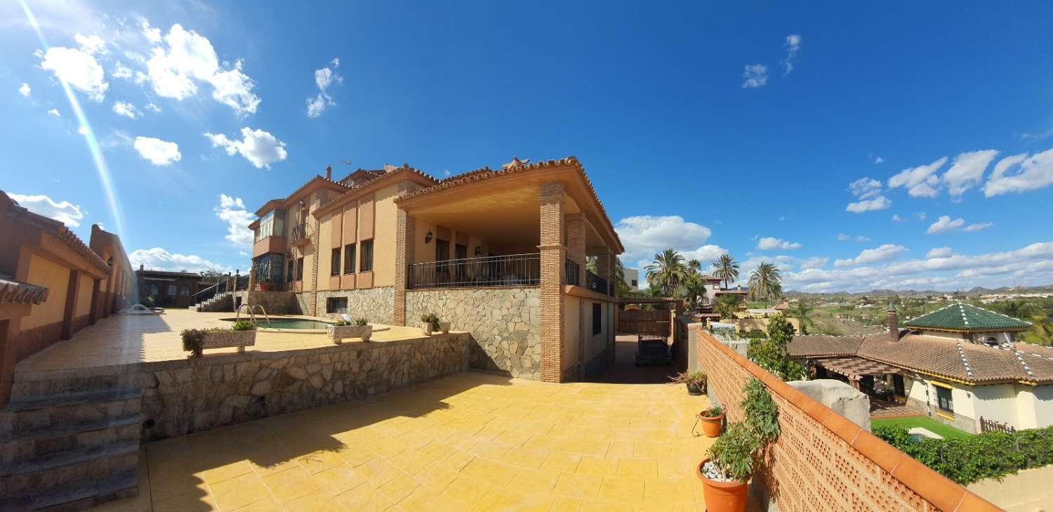 Villa for sale in Estación de Cártama