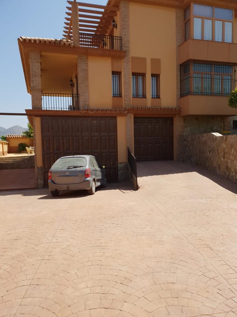 Villa for sale in Estación de Cártama