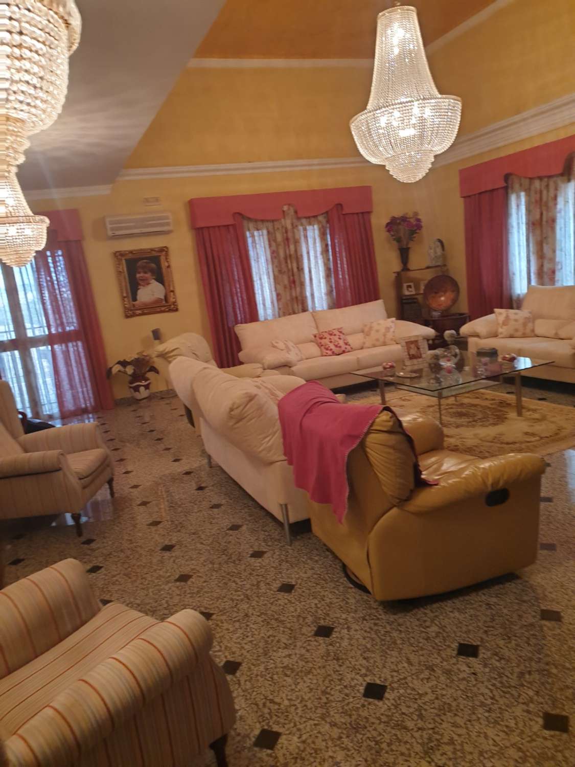 Villa for sale in Estación de Cártama