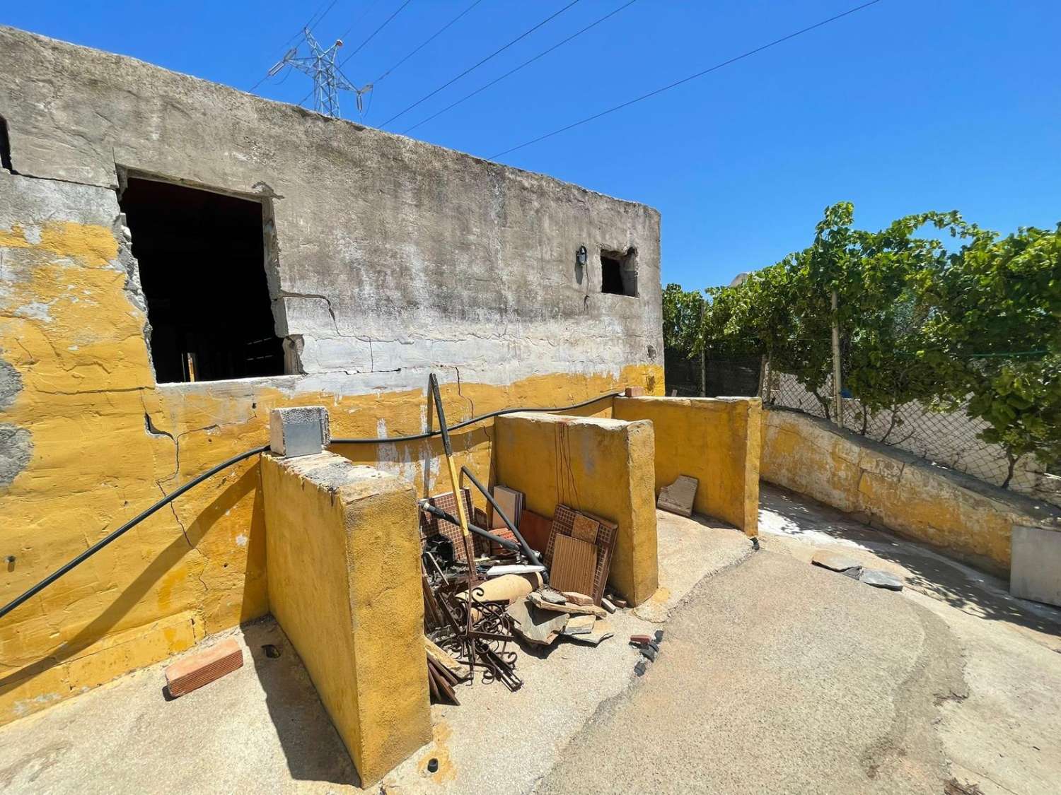 Finca with house and facilities for horses in Alhaurin de la Torre.