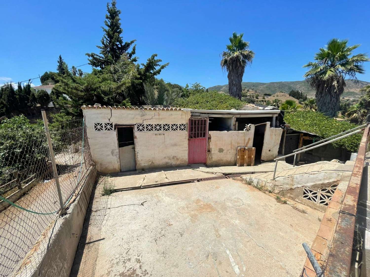 Finca con casa e instalaciones para caballos en Alhaurin de la Torre.