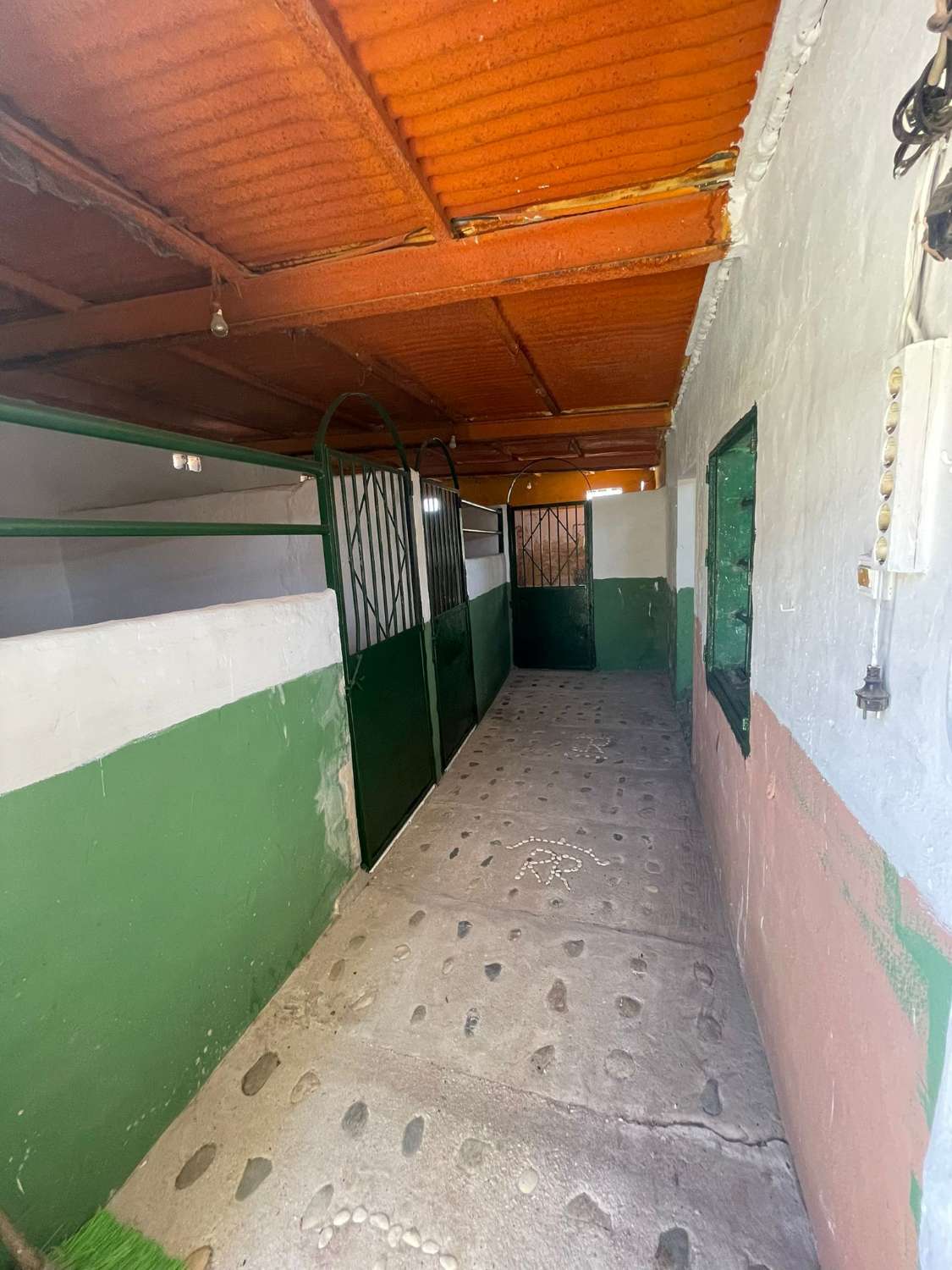 Finca con casa e instalaciones para caballos en Alhaurin de la Torre.