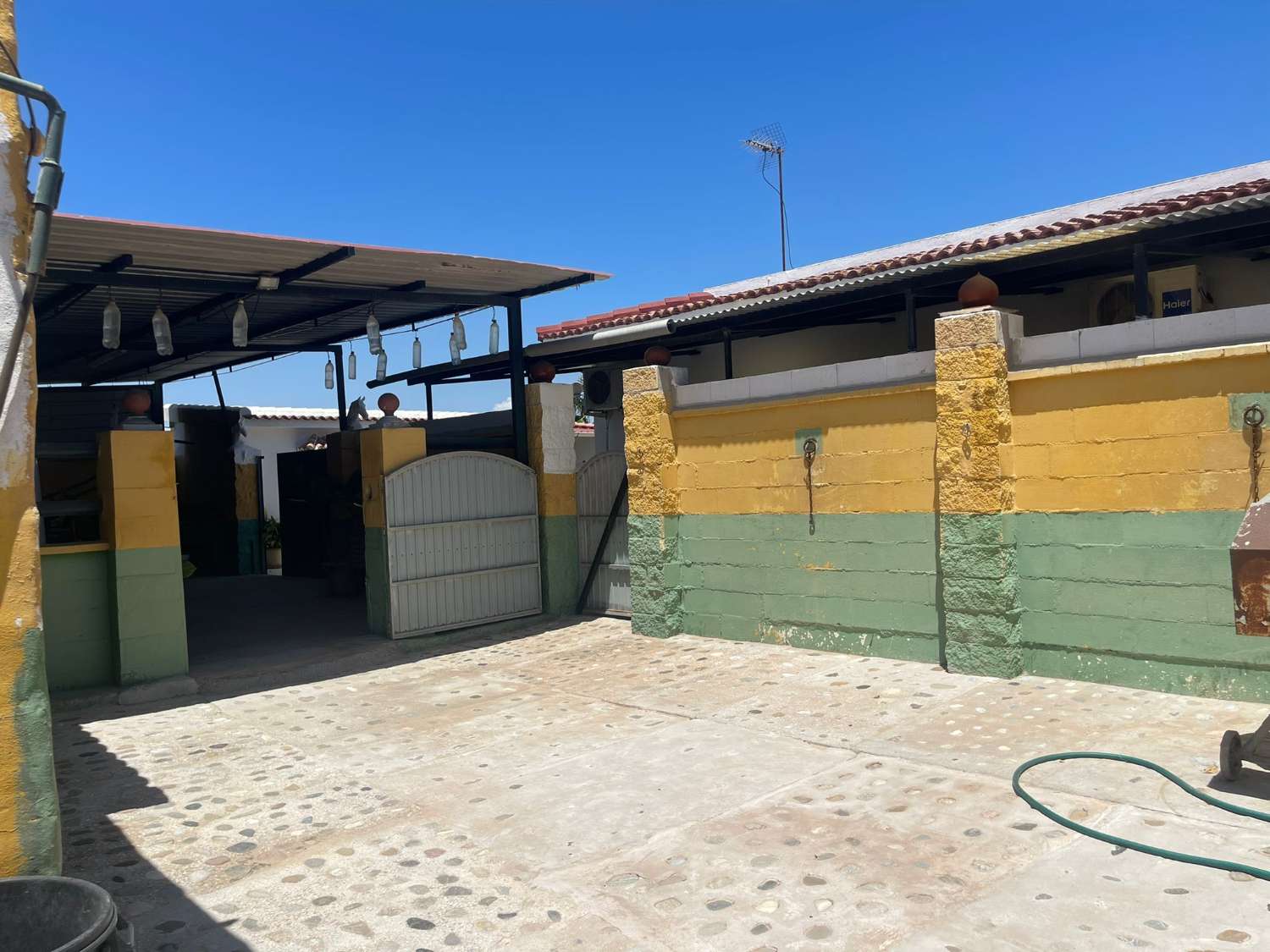 Finca avec maison et installations pour chevaux à Alhaurin de la Torre.