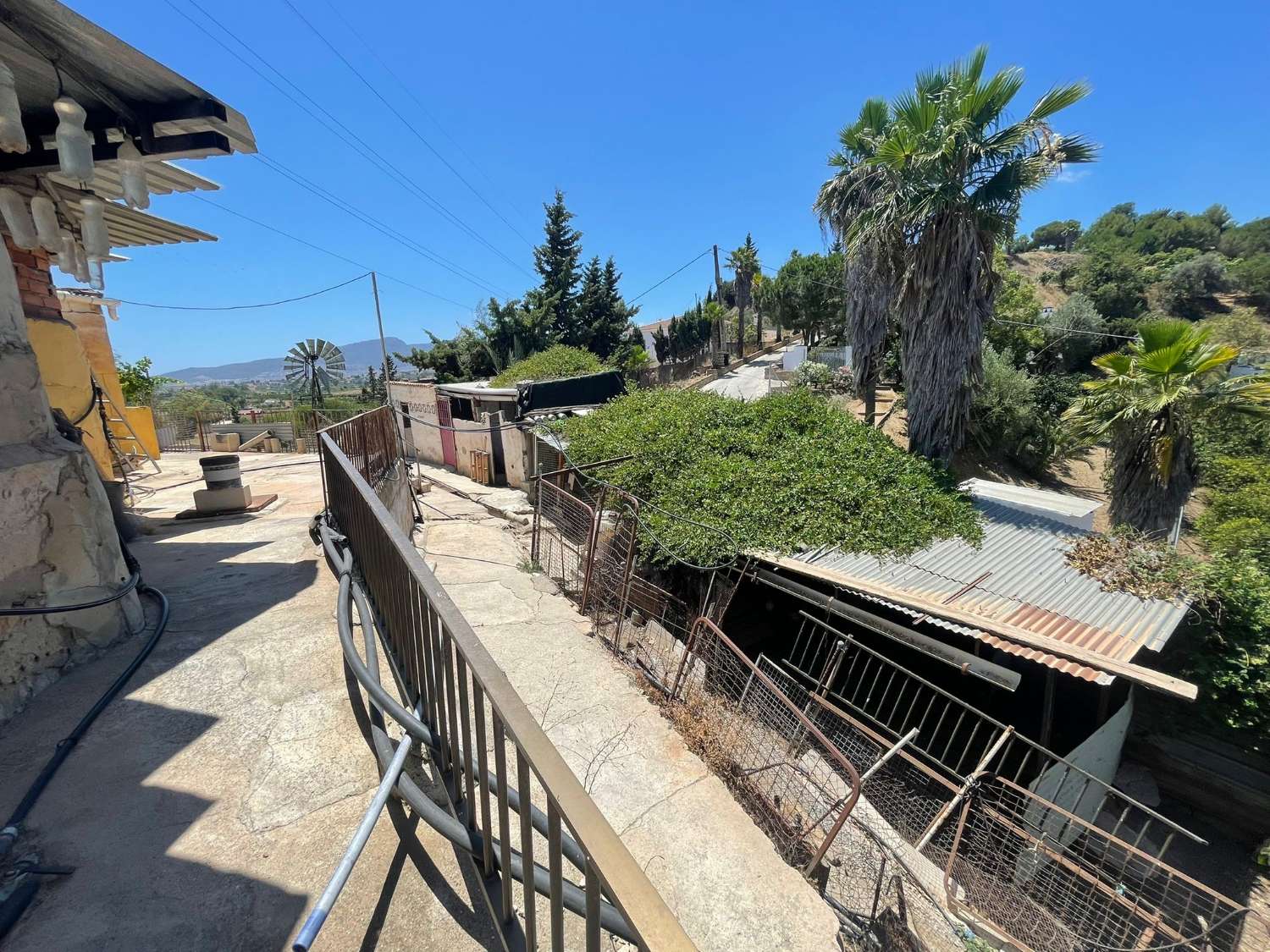 Finca con casa e instalaciones para caballos en Alhaurin de la Torre.