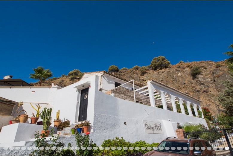 House for sale in Casarabonela