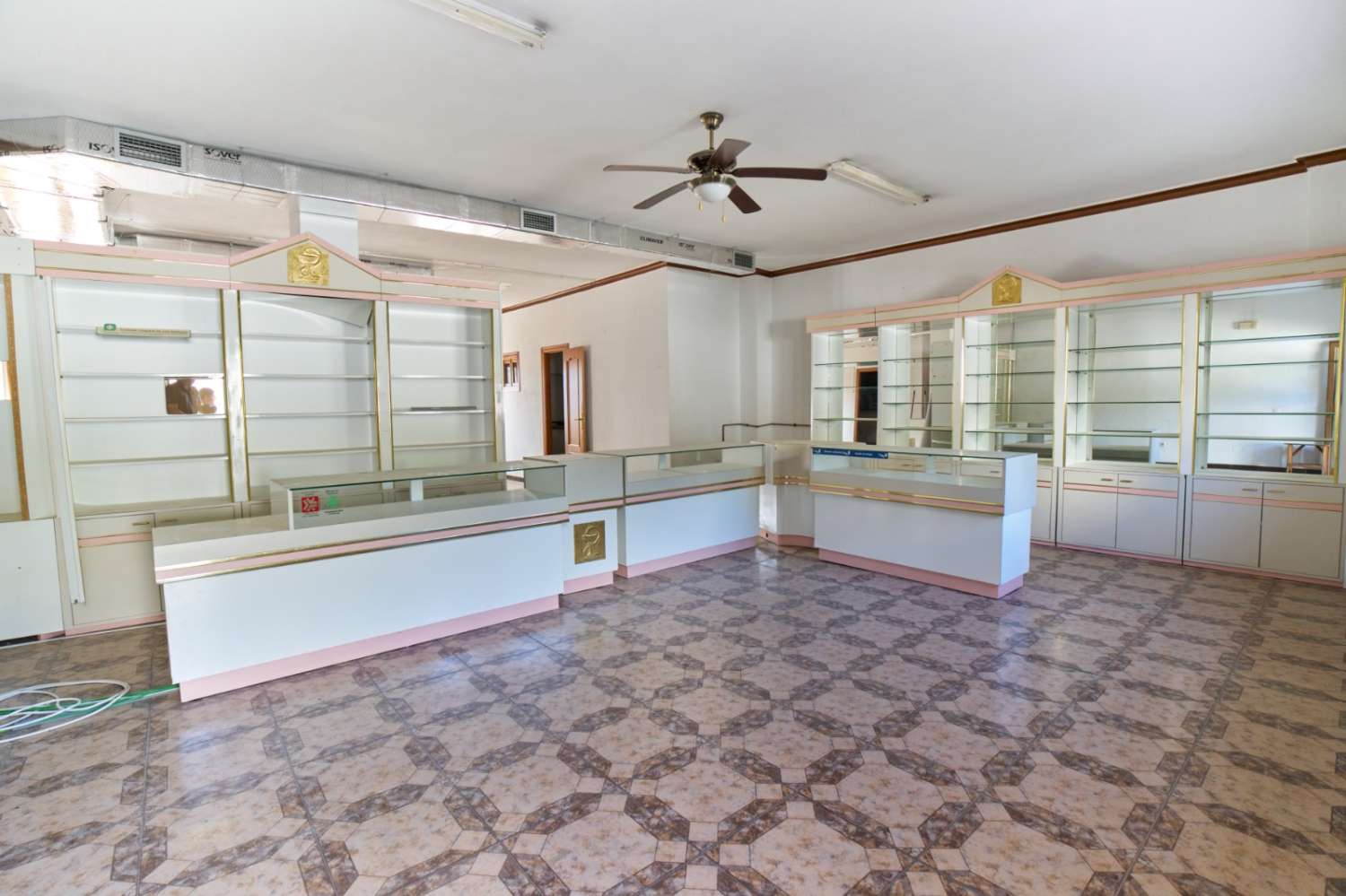 Edificio en venta en Tolox