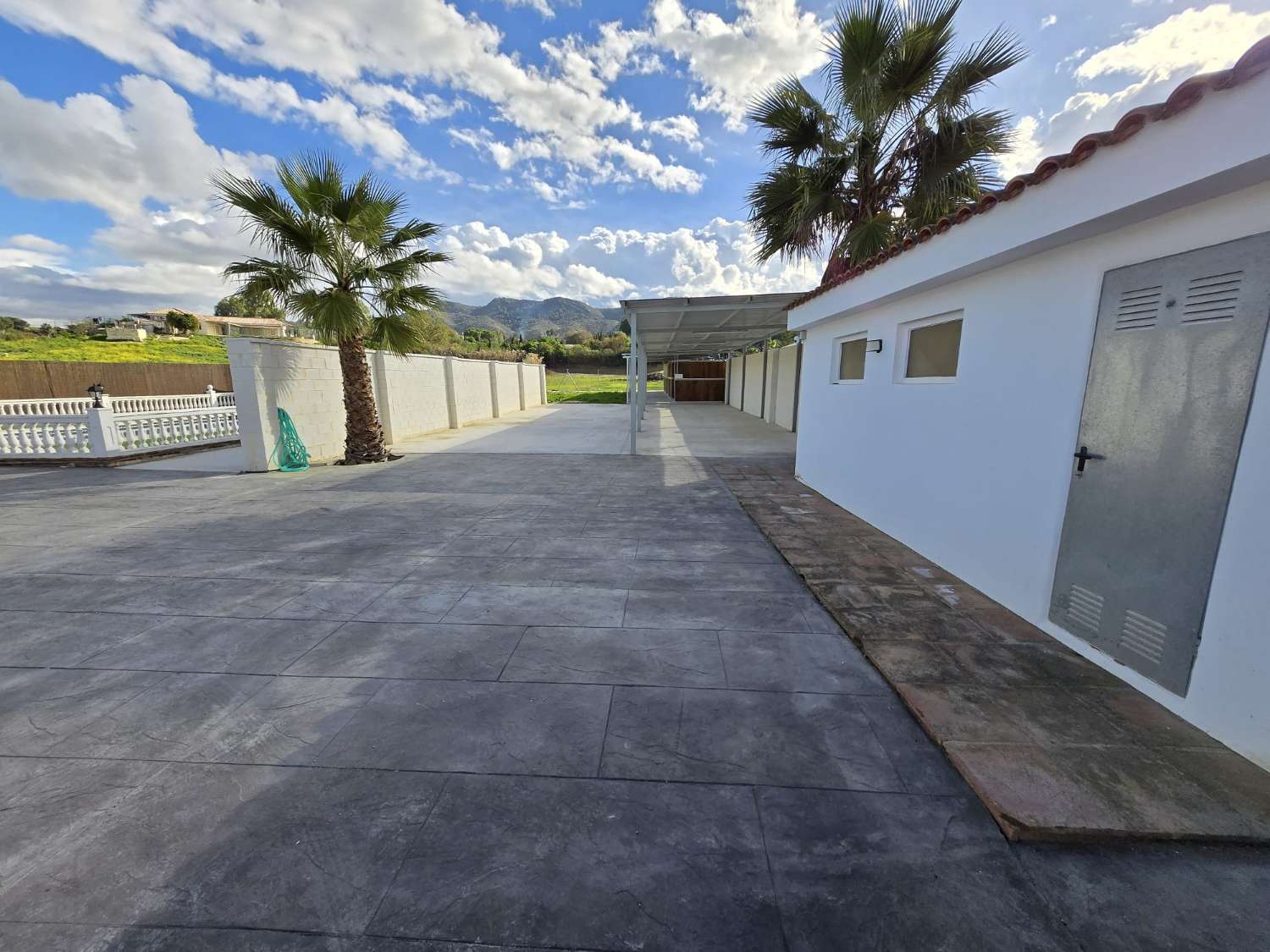 Villa for sale in Cártama