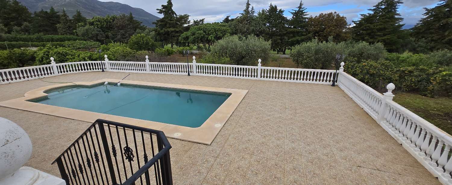 Villa for sale in Alhaurín de la Torre