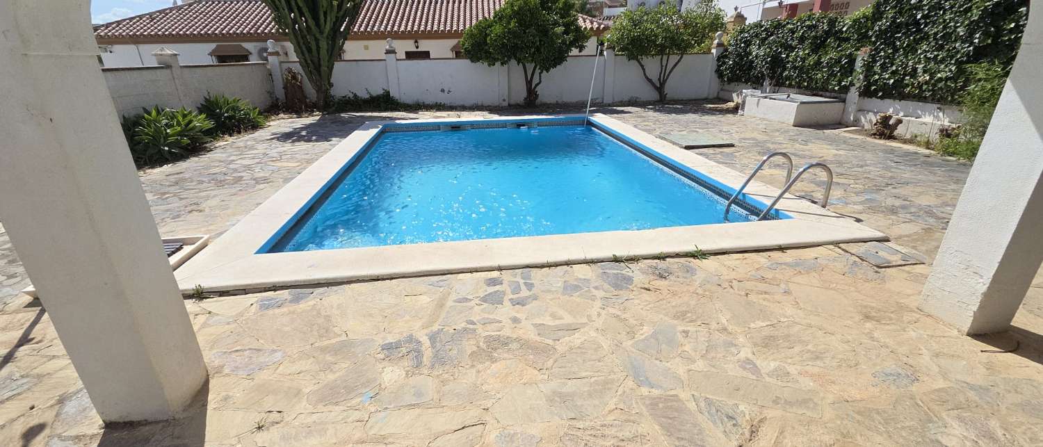 Villa en venta en Coín