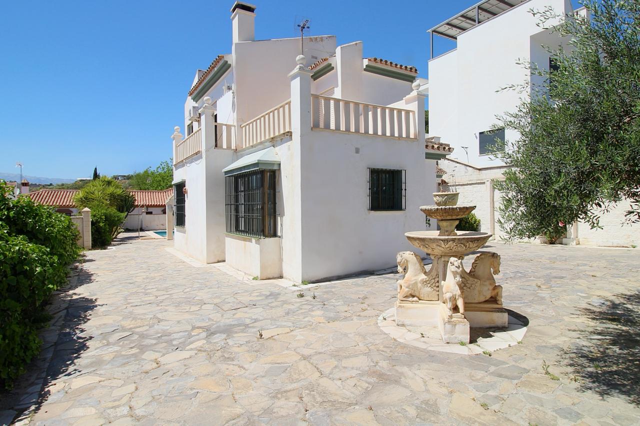 Villa en venta en Coín
