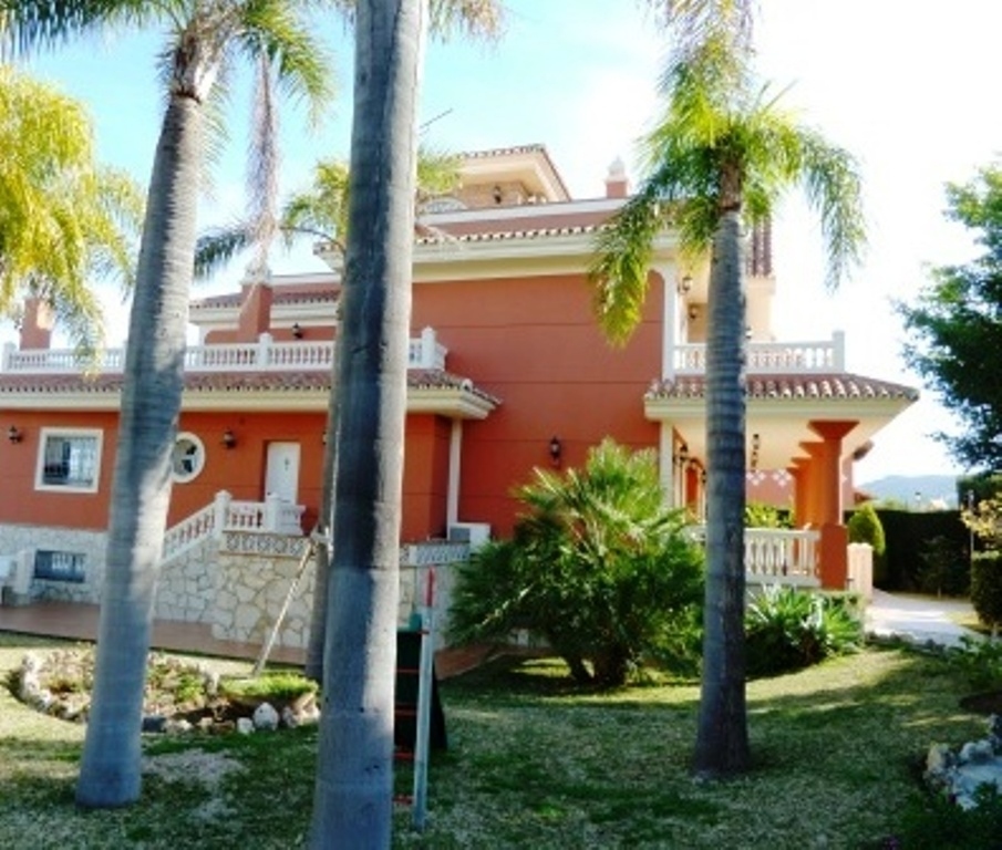 Villa for sale in Alhaurín de la Torre