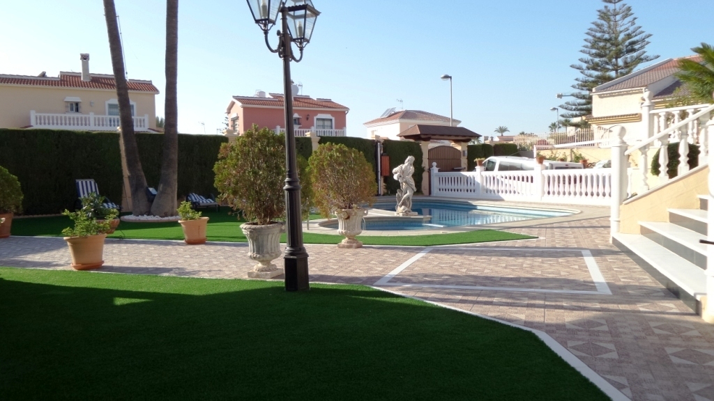 Villa for sale in Torremolinos